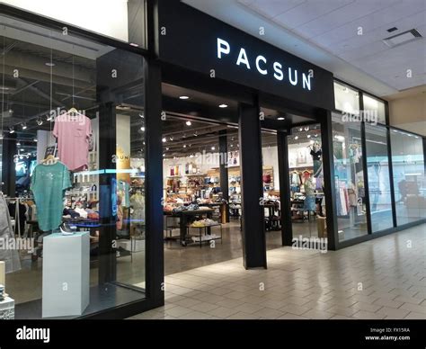 pacsun fashion show mall